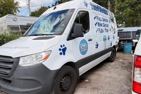 Commercial property in Cutler Bay, Florida № 2063799 - photo 1