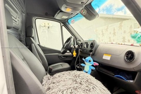 Commercial property in Cutler Bay, Florida № 2063799 - photo 9