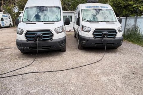 Commercial property in Cutler Bay, Florida № 2063799 - photo 2