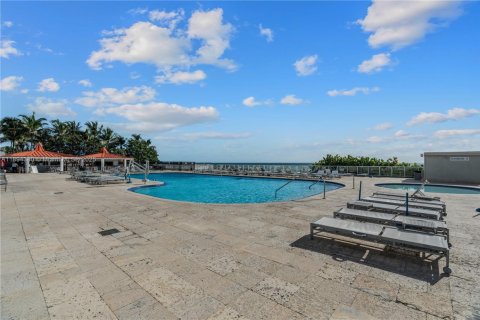 Copropriété à louer à Sunny Isles Beach, Floride: 1 chambre, 63.17 m2 № 1949055 - photo 28