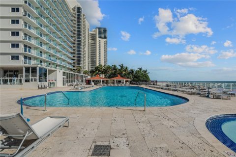 Copropriété à louer à Sunny Isles Beach, Floride: 1 chambre, 63.17 m2 № 1949055 - photo 29
