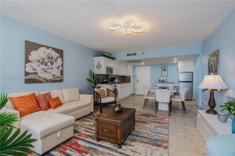 Copropriété à louer à Sunny Isles Beach, Floride: 1 chambre, 63.17 m2 № 1949055 - photo 10