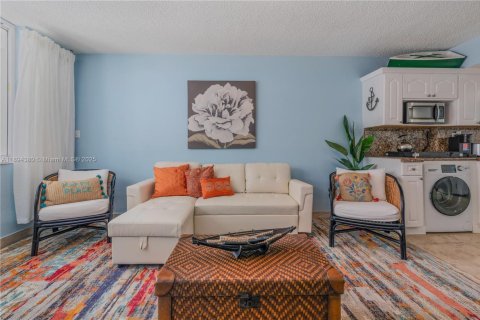 Copropriété à louer à Sunny Isles Beach, Floride: 1 chambre, 63.17 m2 № 1949055 - photo 9