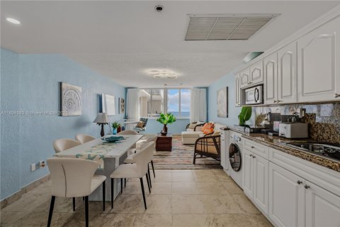 Copropriété à louer à Sunny Isles Beach, Floride: 1 chambre, 63.17 m2 № 1949055 - photo 7
