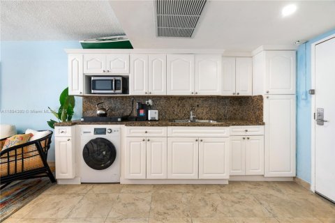 Copropriété à louer à Sunny Isles Beach, Floride: 1 chambre, 63.17 m2 № 1949055 - photo 17