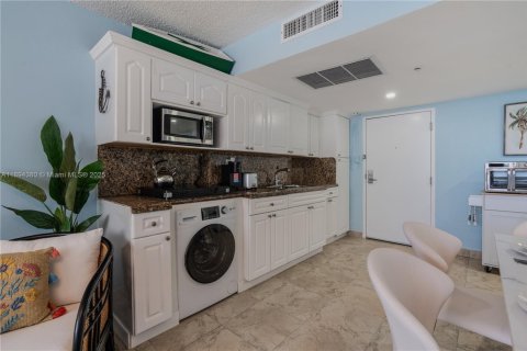 Copropriété à louer à Sunny Isles Beach, Floride: 1 chambre, 63.17 m2 № 1949055 - photo 18