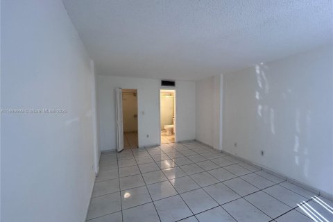 Apartment in Miami, Florida 2 bedrooms, 84.17 sq.m. № 1952456 - photo 8