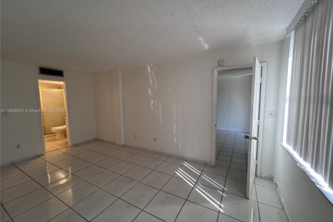 Apartment in Miami, Florida 2 bedrooms, 84.17 sq.m. № 1952456 - photo 9