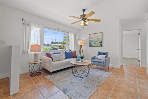 Casa en venta en Saint Petersburg, Florida, 3 dormitorios, 170.66 m2 № 1795294 - foto 6