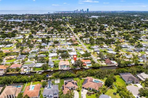 Casa en venta en Saint Petersburg, Florida, 3 dormitorios, 170.66 m2 № 1795294 - foto 2