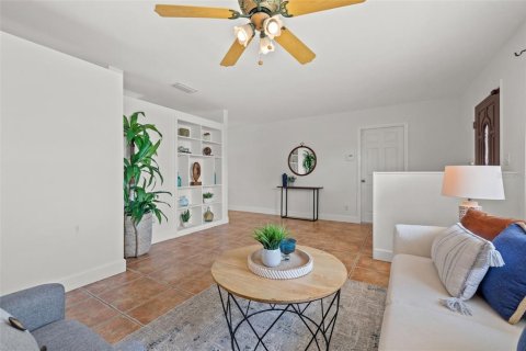 Casa en venta en Saint Petersburg, Florida, 3 dormitorios, 170.66 m2 № 1795294 - foto 7