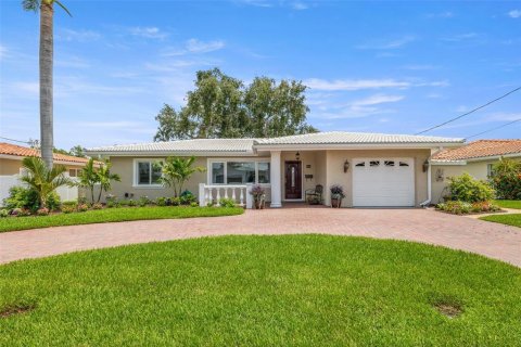 Casa en Saint Petersburg, Florida 3 dormitorios, 170.66 m2 № 1795294