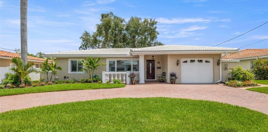 Casa en Saint Petersburg, Florida 3 dormitorios, 170.66 m2 № 1795294