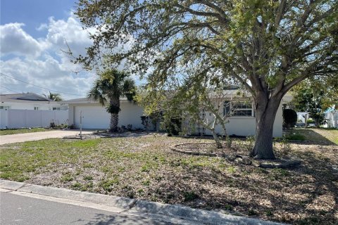 House in Bradenton, Florida 3 bedrooms, 164.25 sq.m. № 2215052