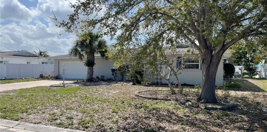 House in Bradenton, Florida 3 bedrooms, 164.25 sq.m. № 2215052
