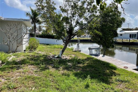 House in Bradenton, Florida 3 bedrooms, 164.25 sq.m. № 2215052 - photo 23