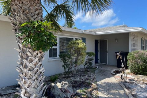 House in Bradenton, Florida 3 bedrooms, 164.25 sq.m. № 2215052 - photo 3