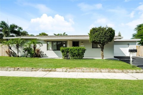 Снять в аренду виллу или дом в Холливуд, Флорида 4 спальни, 166.11м2, № 1945253 - фото 1