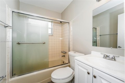 Снять в аренду виллу или дом в Холливуд, Флорида 4 спальни, 166.11м2, № 1945253 - фото 7