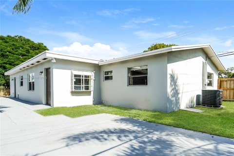 Снять в аренду виллу или дом в Холливуд, Флорида 4 спальни, 166.11м2, № 1945253 - фото 15