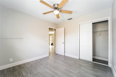 Снять в аренду виллу или дом в Холливуд, Флорида 4 спальни, 166.11м2, № 1945253 - фото 9