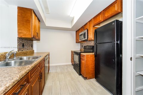 Снять в аренду виллу или дом в Холливуд, Флорида 4 спальни, 166.11м2, № 1945253 - фото 3