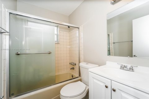 Снять в аренду виллу или дом в Холливуд, Флорида 4 спальни, 166.11м2, № 1945253 - фото 12