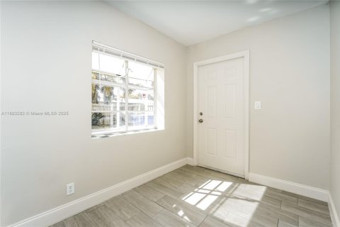 Снять в аренду виллу или дом в Холливуд, Флорида 4 спальни, 166.11м2, № 1945253 - фото 8