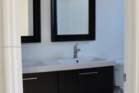 Adosado en venta en Miramar, Florida, 3 dormitorios № 2066416 - foto 27