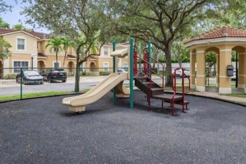 Townhouse in Miramar, Florida 3 bedrooms № 2066416 - photo 17