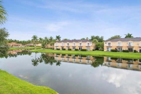 Townhouse in Miramar, Florida 3 bedrooms № 2066416 - photo 2