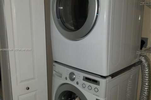 Townhouse in Miramar, Florida 3 bedrooms № 2066416 - photo 11