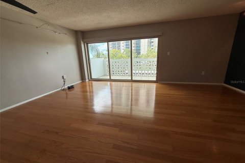 Condo in Tampa, Florida, 1 bedroom  № 2390900 - photo 11