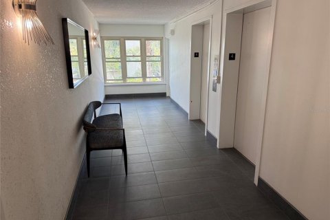Condo in Tampa, Florida, 1 bedroom  № 2390900 - photo 17