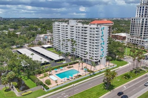 Condo in Tampa, Florida, 1 bedroom  № 2390900 - photo 2