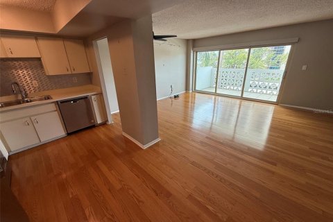 Condo in Tampa, Florida, 1 bedroom  № 2390900 - photo 10