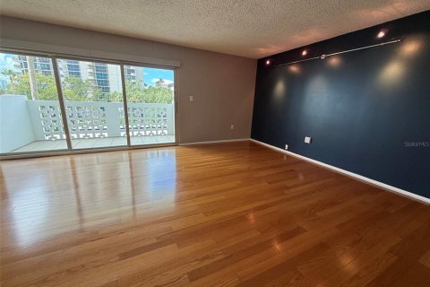 Condo in Tampa, Florida, 1 bedroom  № 2390900 - photo 9