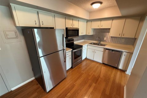 Condo in Tampa, Florida, 1 bedroom  № 2390900 - photo 13