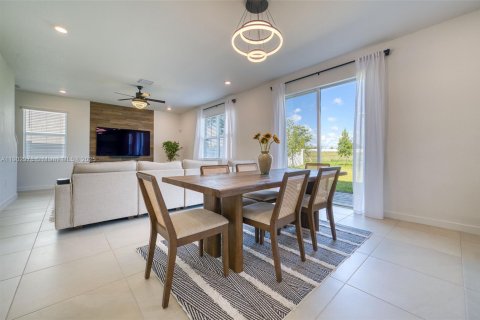 Купить виллу или дом в Хомстед, Флорида 4 спальни, 236.34м2, № 1955538 - фото 13