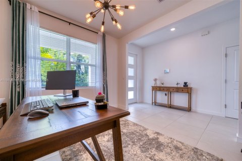 Купить виллу или дом в Хомстед, Флорида 4 спальни, 236.34м2, № 1955538 - фото 19