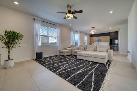 Купить виллу или дом в Хомстед, Флорида 4 спальни, 236.34м2, № 1955538 - фото 17