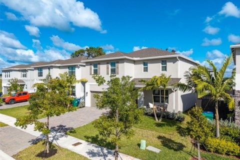 Купить виллу или дом в Хомстед, Флорида 4 спальни, 236.34м2, № 1955538 - фото 4