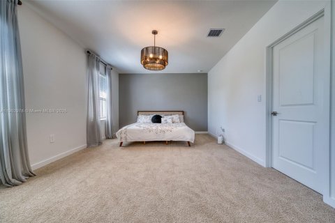 Купить виллу или дом в Хомстед, Флорида 4 спальни, 236.34м2, № 1955538 - фото 24