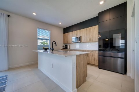 Купить виллу или дом в Хомстед, Флорида 4 спальни, 236.34м2, № 1955538 - фото 9