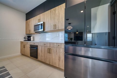 Купить виллу или дом в Хомстед, Флорида 4 спальни, 236.34м2, № 1955538 - фото 10