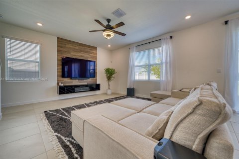 Купить виллу или дом в Хомстед, Флорида 4 спальни, 236.34м2, № 1955538 - фото 15