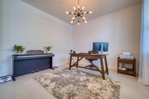 Купить виллу или дом в Хомстед, Флорида 4 спальни, 236.34м2, № 1955538 - фото 18