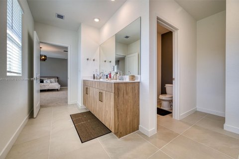 Купить виллу или дом в Хомстед, Флорида 4 спальни, 236.34м2, № 1955538 - фото 29