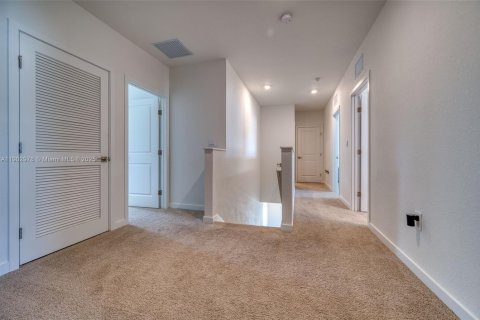 Купить виллу или дом в Хомстед, Флорида 4 спальни, 236.34м2, № 1955538 - фото 22