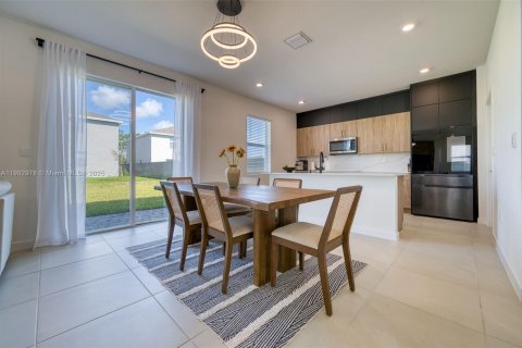 Купить виллу или дом в Хомстед, Флорида 4 спальни, 236.34м2, № 1955538 - фото 14